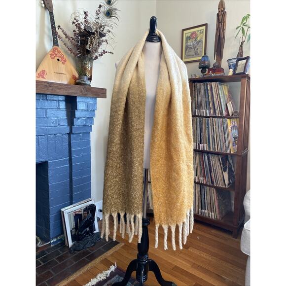 NEW World Market Thick Soft Fuzzy Wrap Around Brown Orange Scarf Fringe 80x 18 - Picture 1 of 8